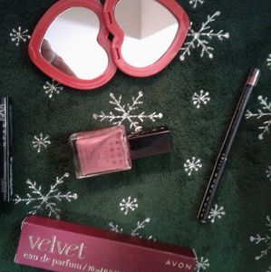 Avon Custom made Glamour Valentine's Bundle